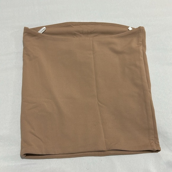 Aritzia contour tube top - Picture 4 of 4